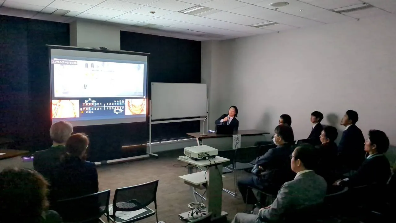 症例検討またはスキャン確認の様子